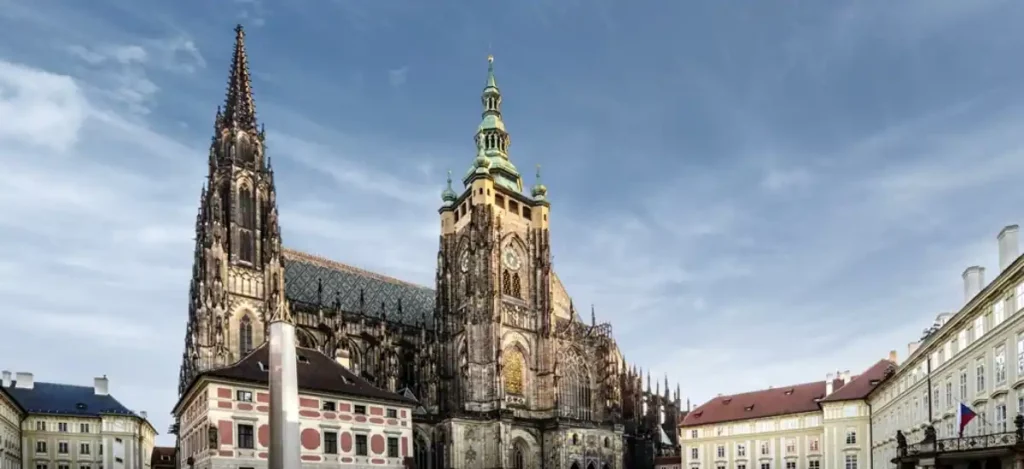 Exploring The Magnificence Of St. Vitus Cathedral (聖ヴィート教会)